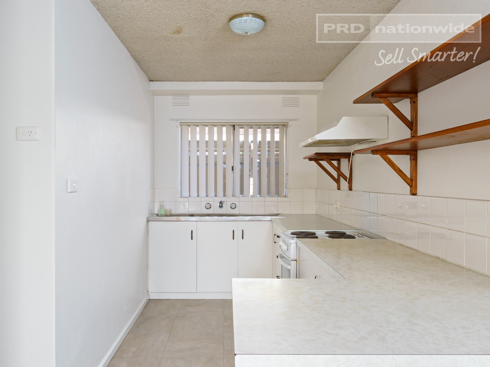 2/4 Nordlingen Drive TOLLAND 3