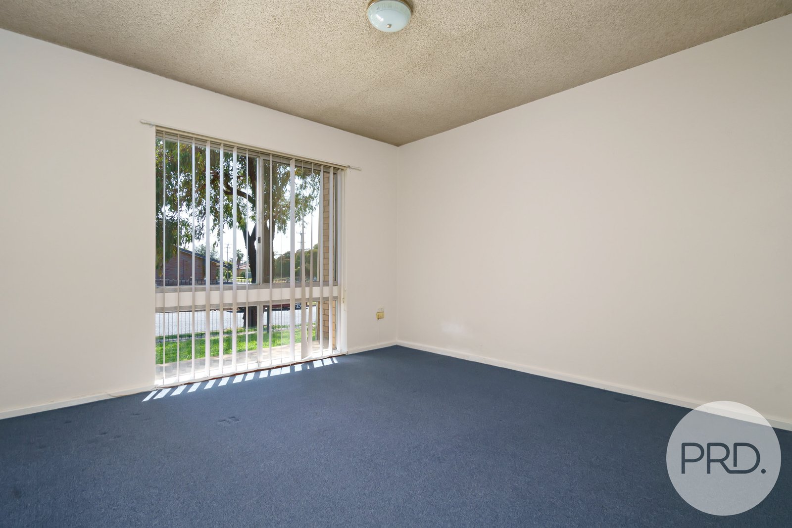 2/4 Nordlingen Drive TOLLAND 4