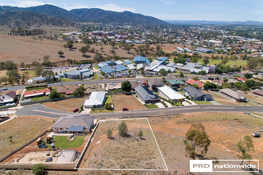 24 Oliver Street TAMWORTH 3