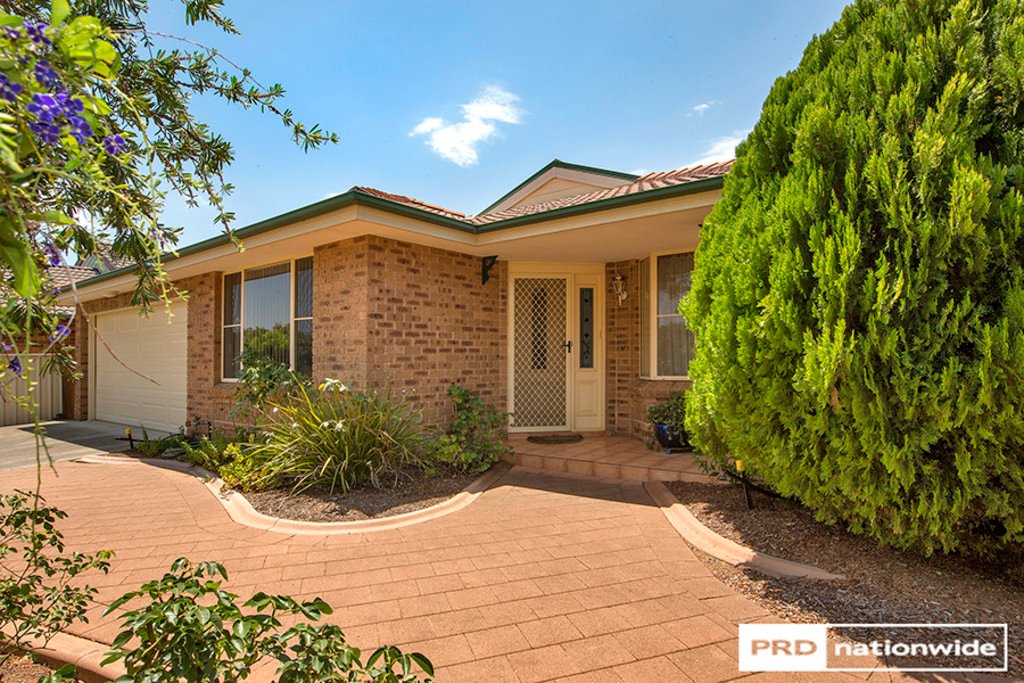 24 Overlanders Way TAMWORTH 1