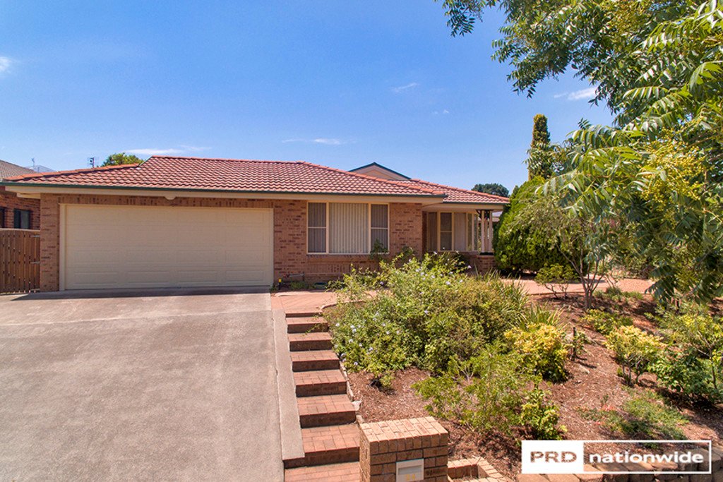 24 Overlanders Way TAMWORTH 2