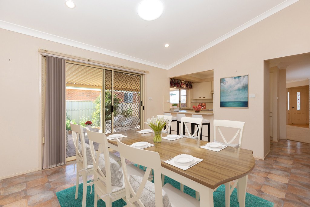 24 Overlanders Way TAMWORTH 5