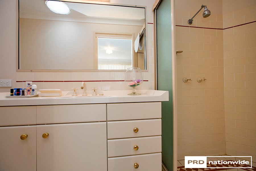 24 Overlanders Way TAMWORTH 6