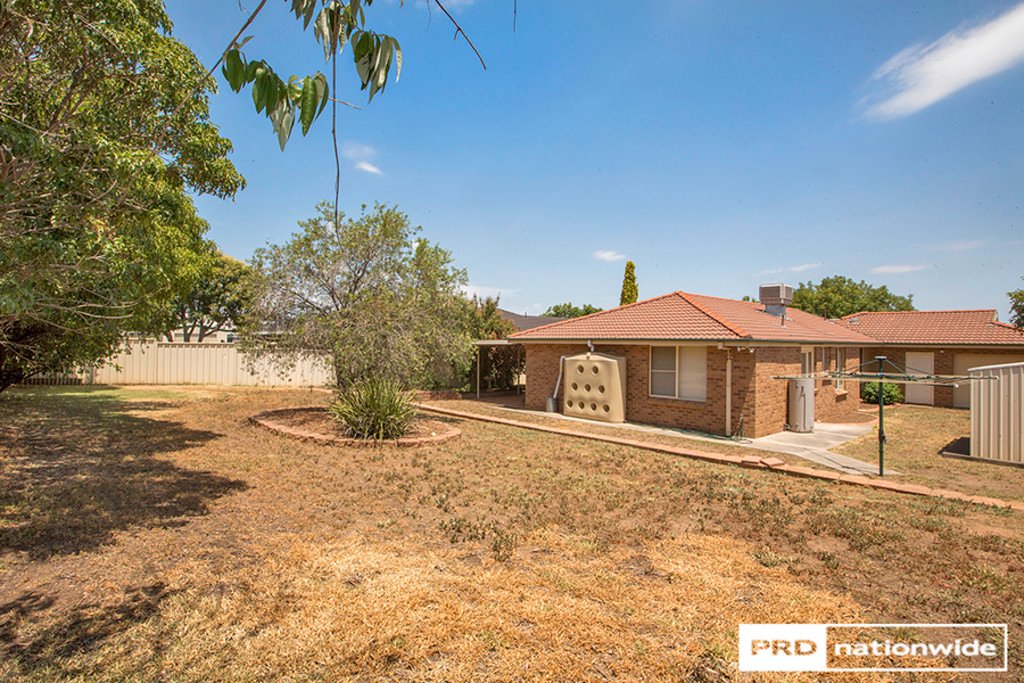 24 Overlanders Way TAMWORTH 10