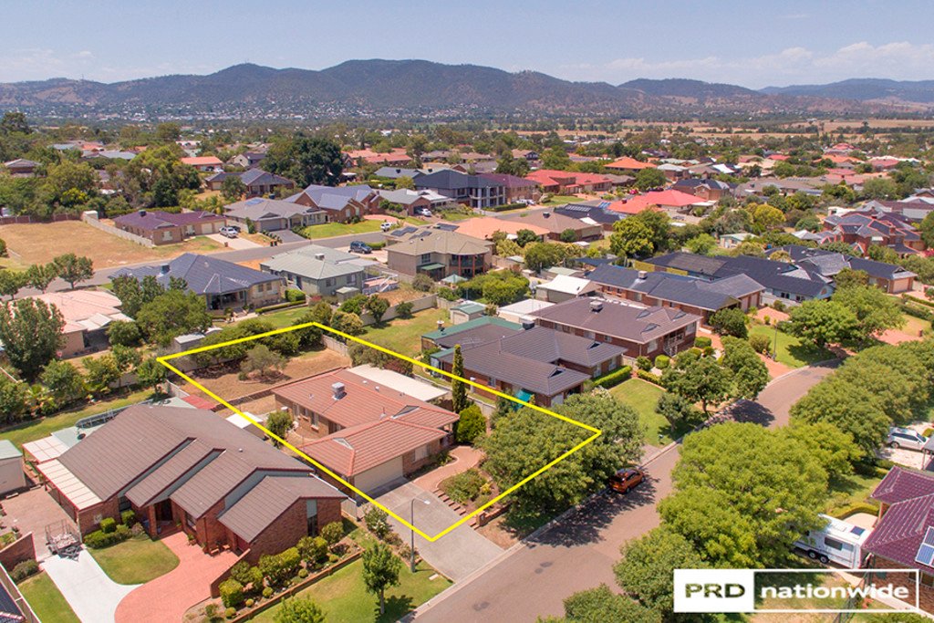 24 Overlanders Way TAMWORTH 12