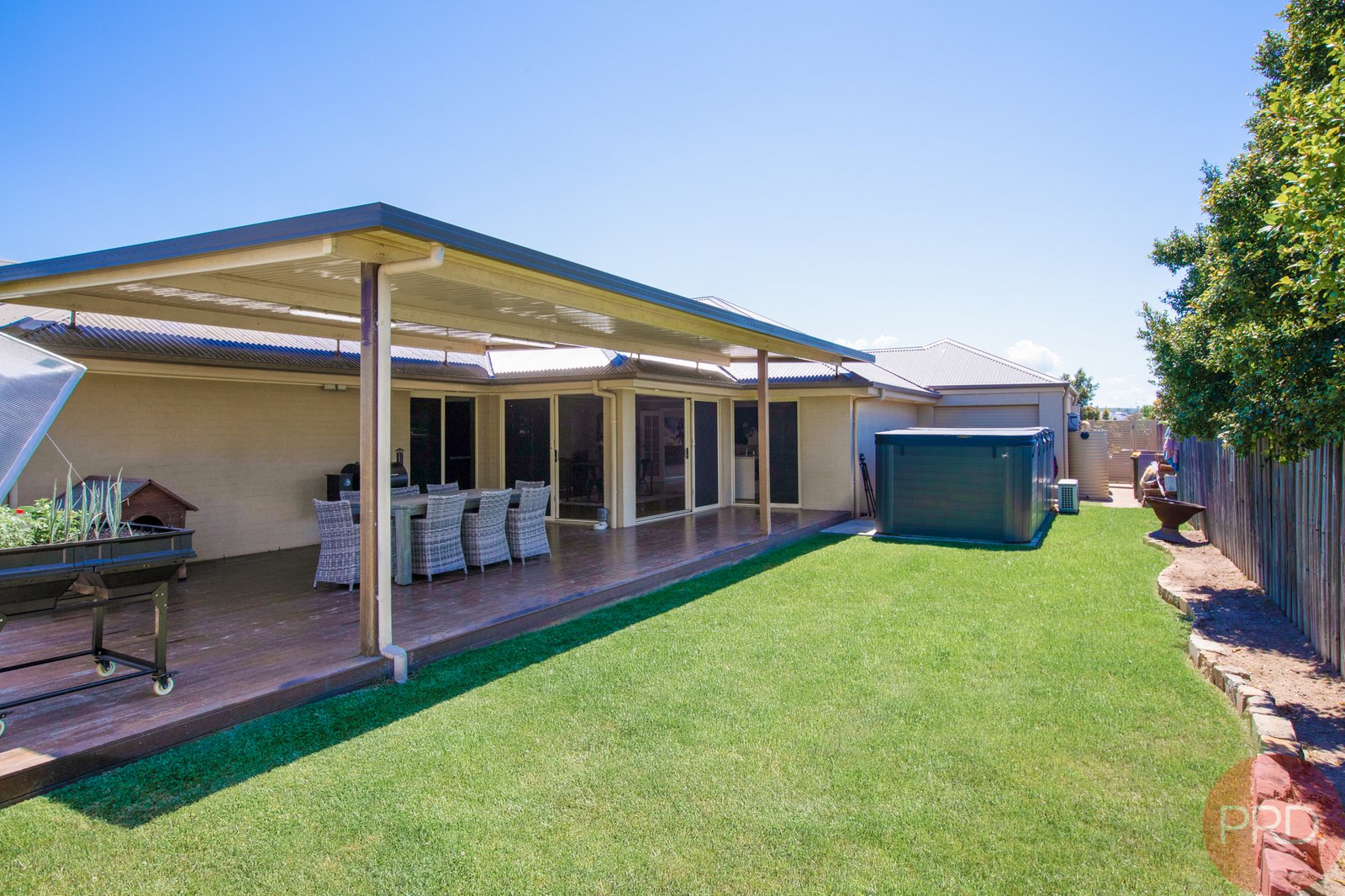 24 Paperbark Parade ABERGLASSLYN 8