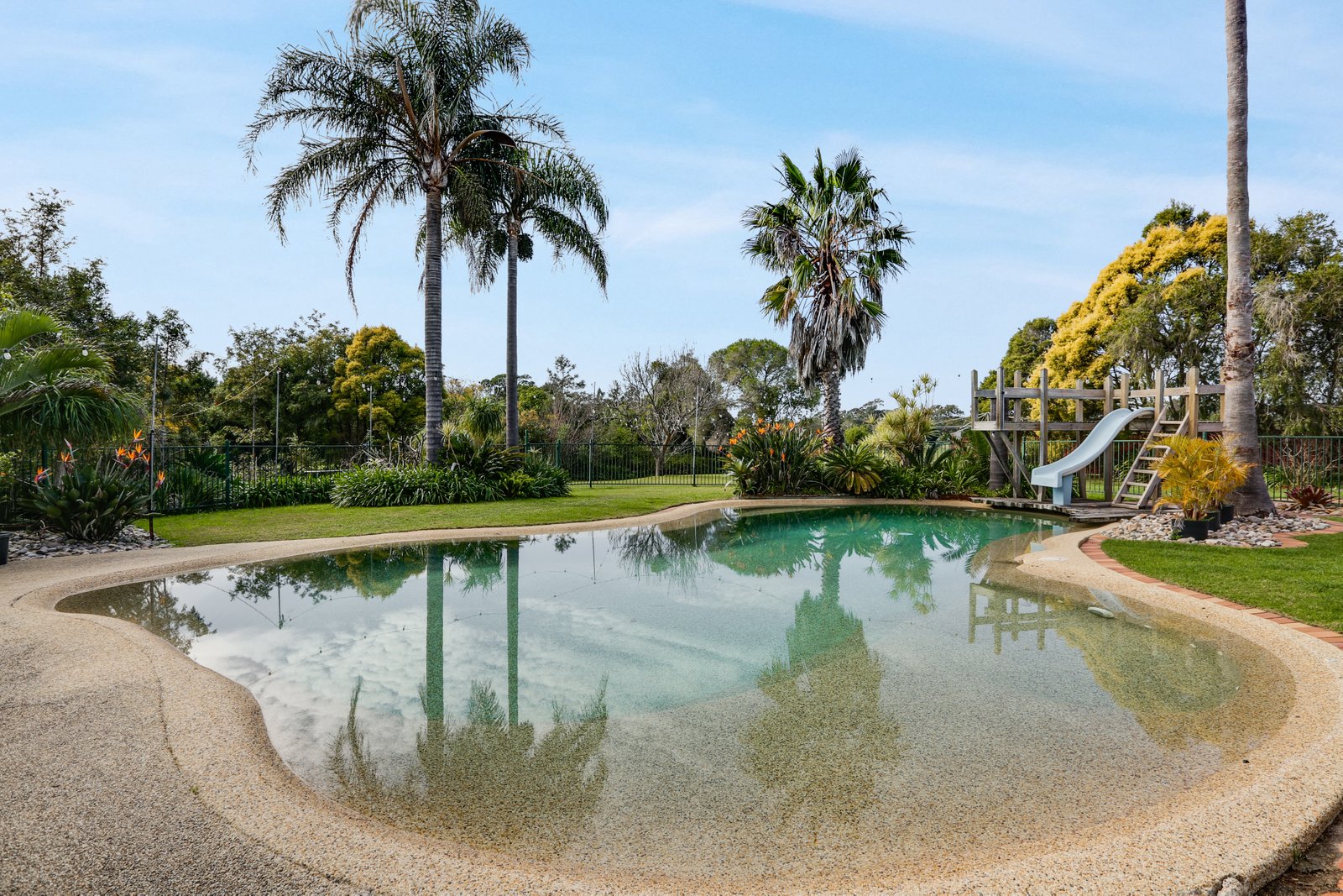 24 Parkdale Avenue HORSLEY 1