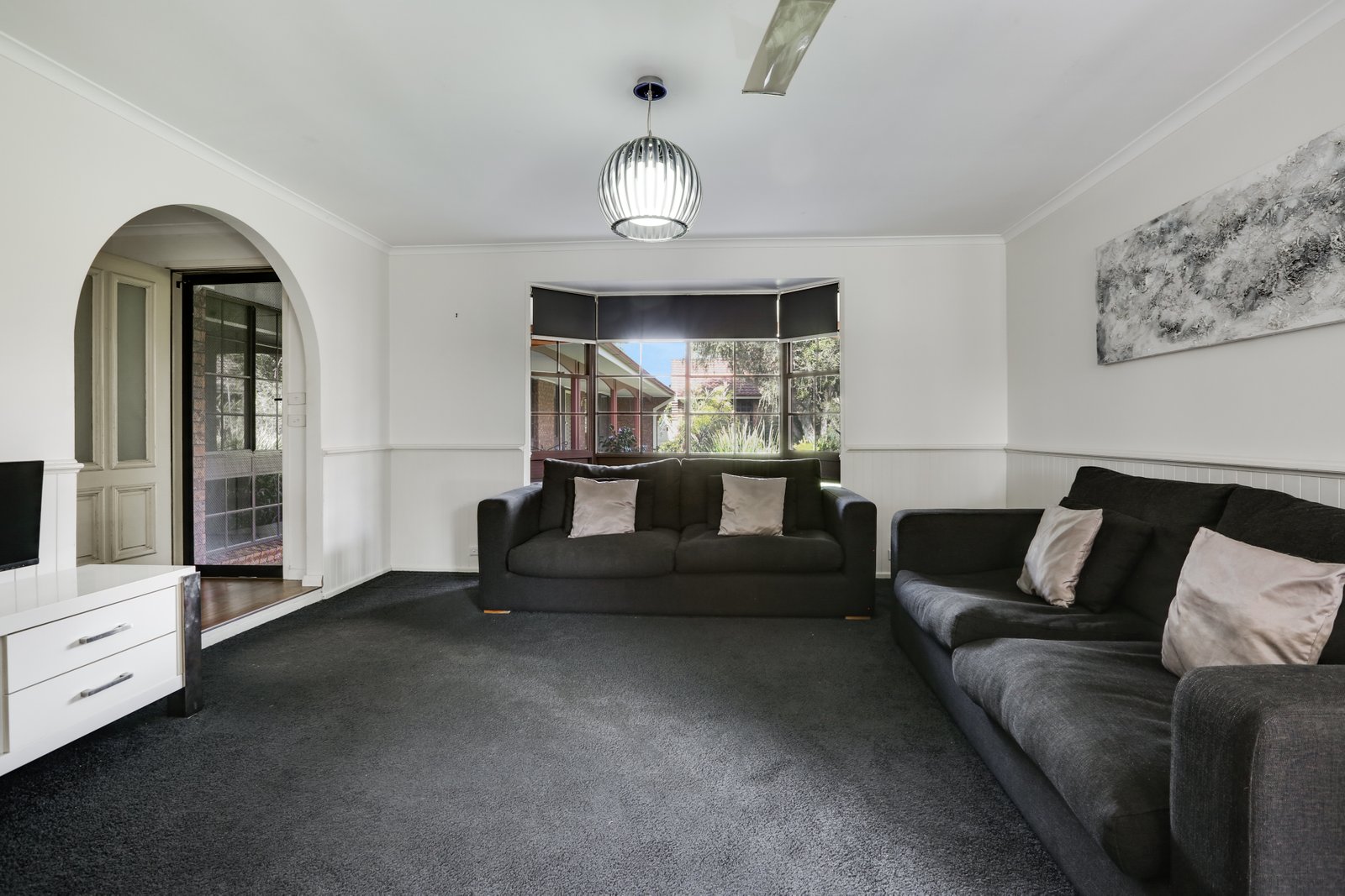 24 Parkdale Avenue HORSLEY 4