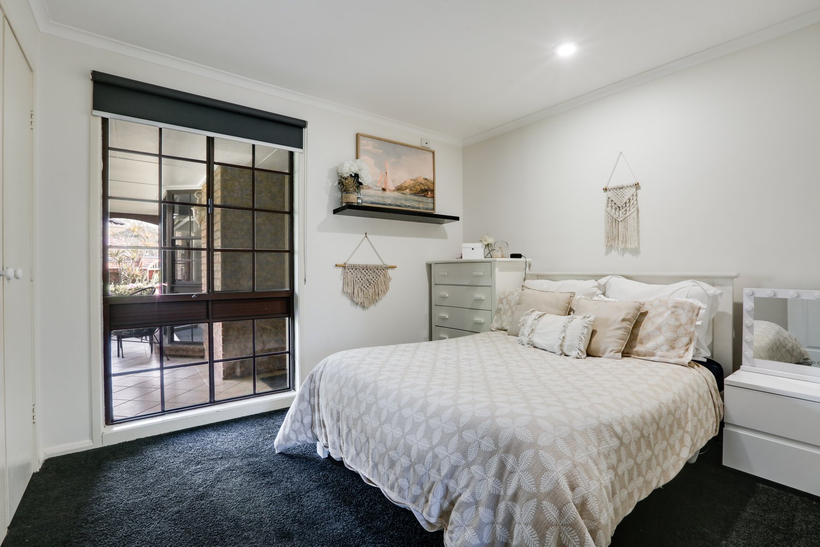 24 Parkdale Avenue HORSLEY 8