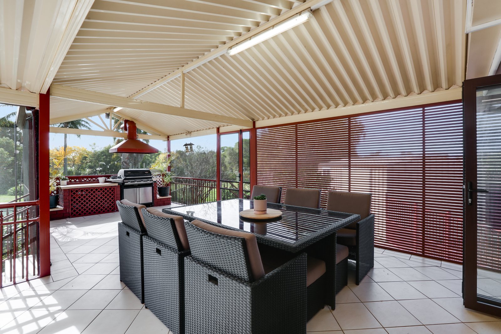 24 Parkdale Avenue HORSLEY 11