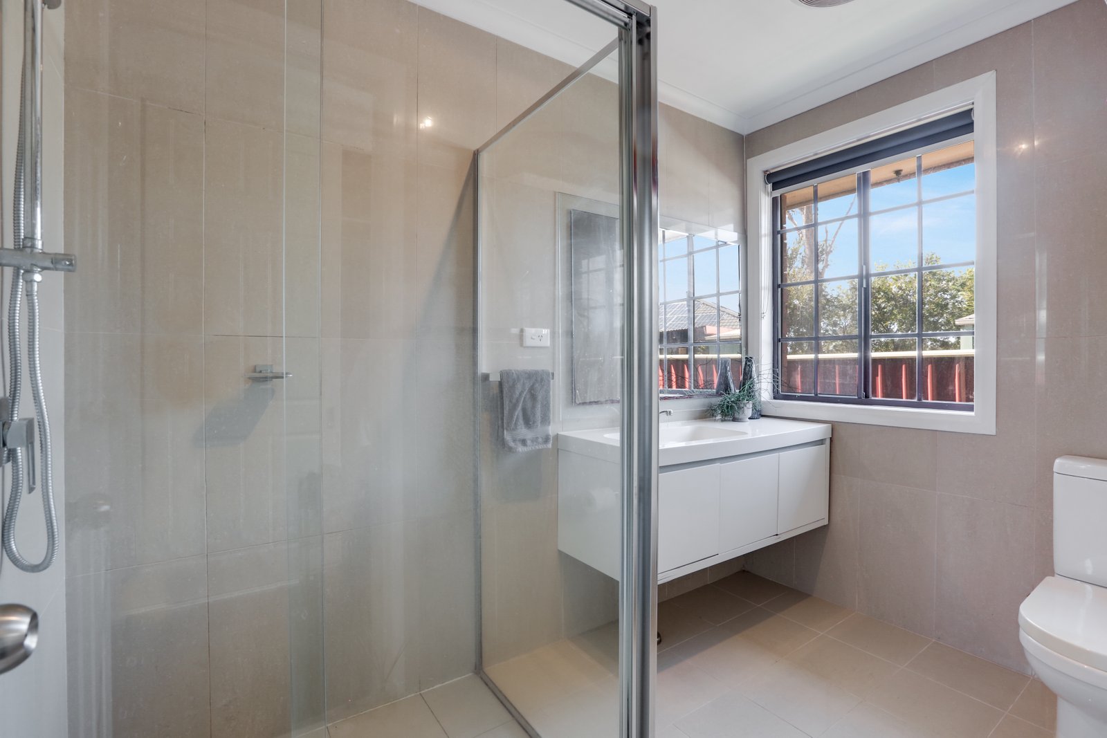 24 Parkdale Avenue HORSLEY 13