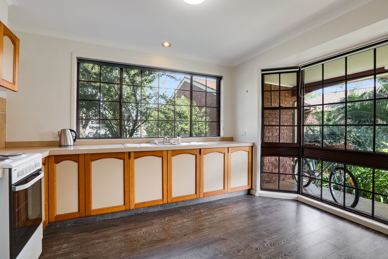 24 Parkdale Avenue HORSLEY 15