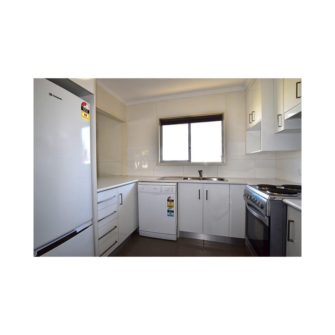 24 Paterson Street WEST GLADSTONE 4