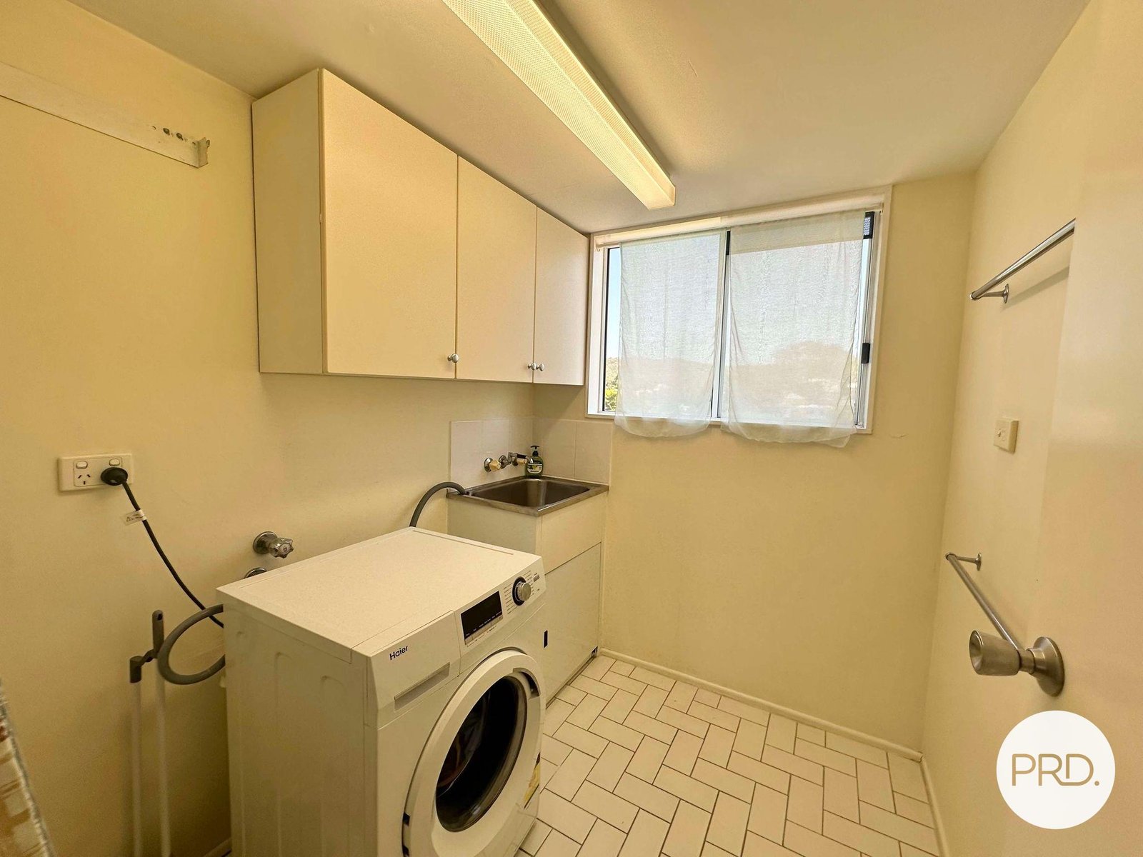 2/4 Pittsbay Crescent BOYNE ISLAND 13