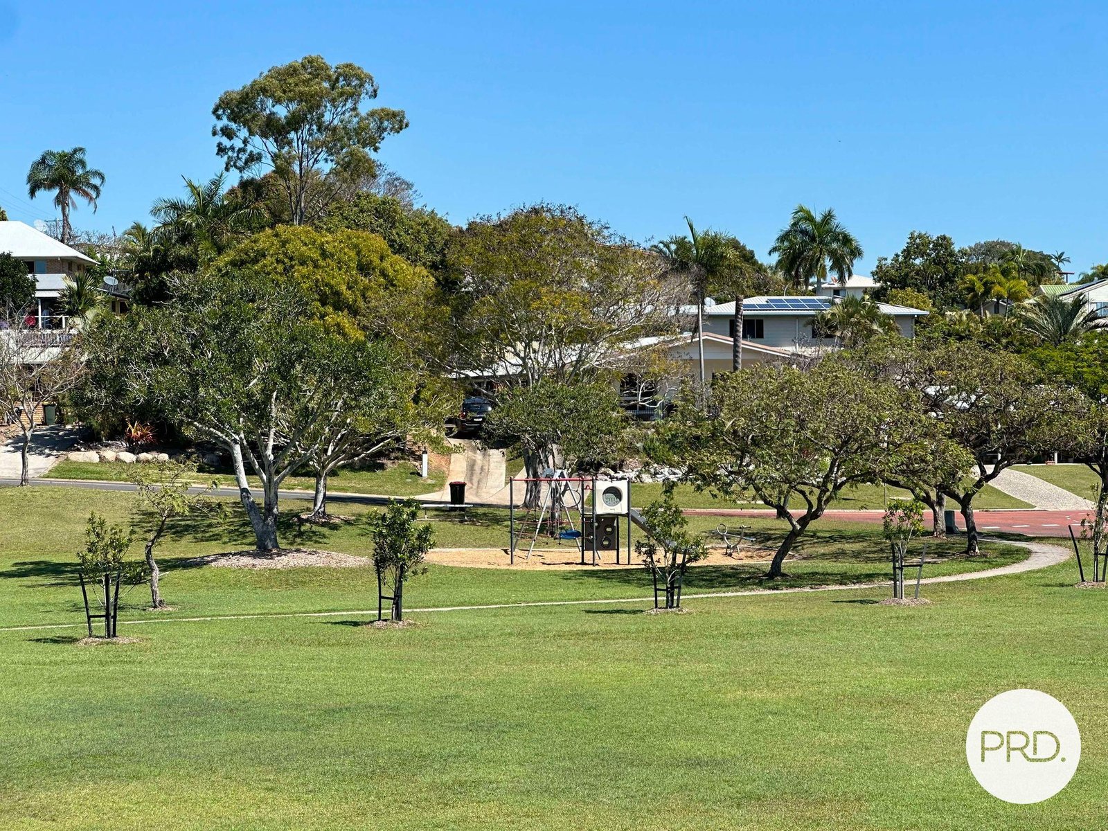 2/4 Pittsbay Crescent BOYNE ISLAND 15