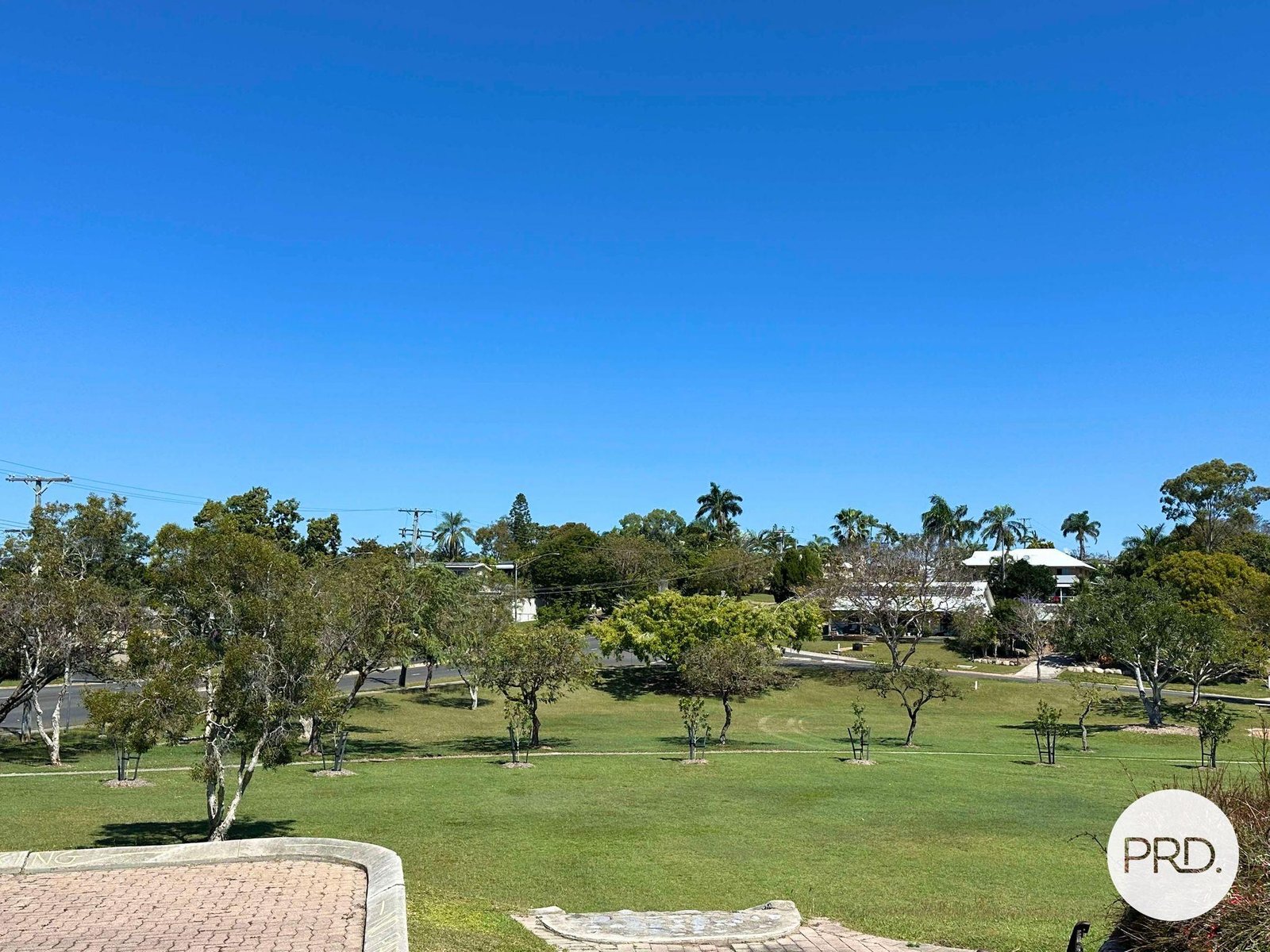2/4 Pittsbay Crescent BOYNE ISLAND 17