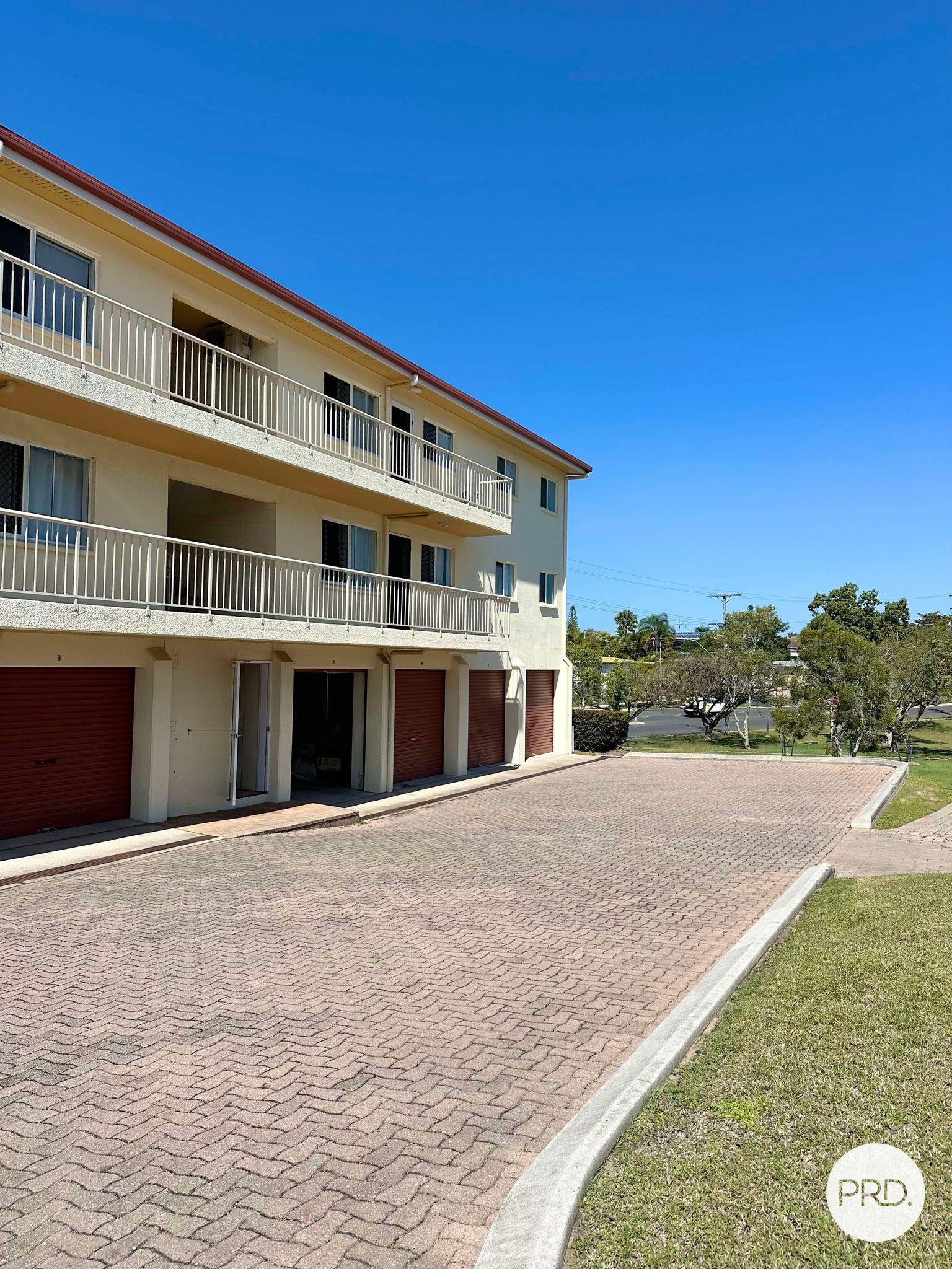 2/4 Pittsbay Crescent BOYNE ISLAND 18