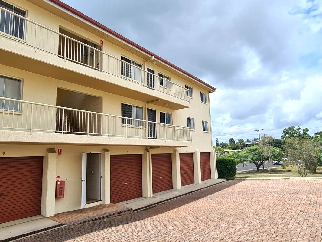 2/4 Pittsbay Crescent BOYNE ISLAND 1