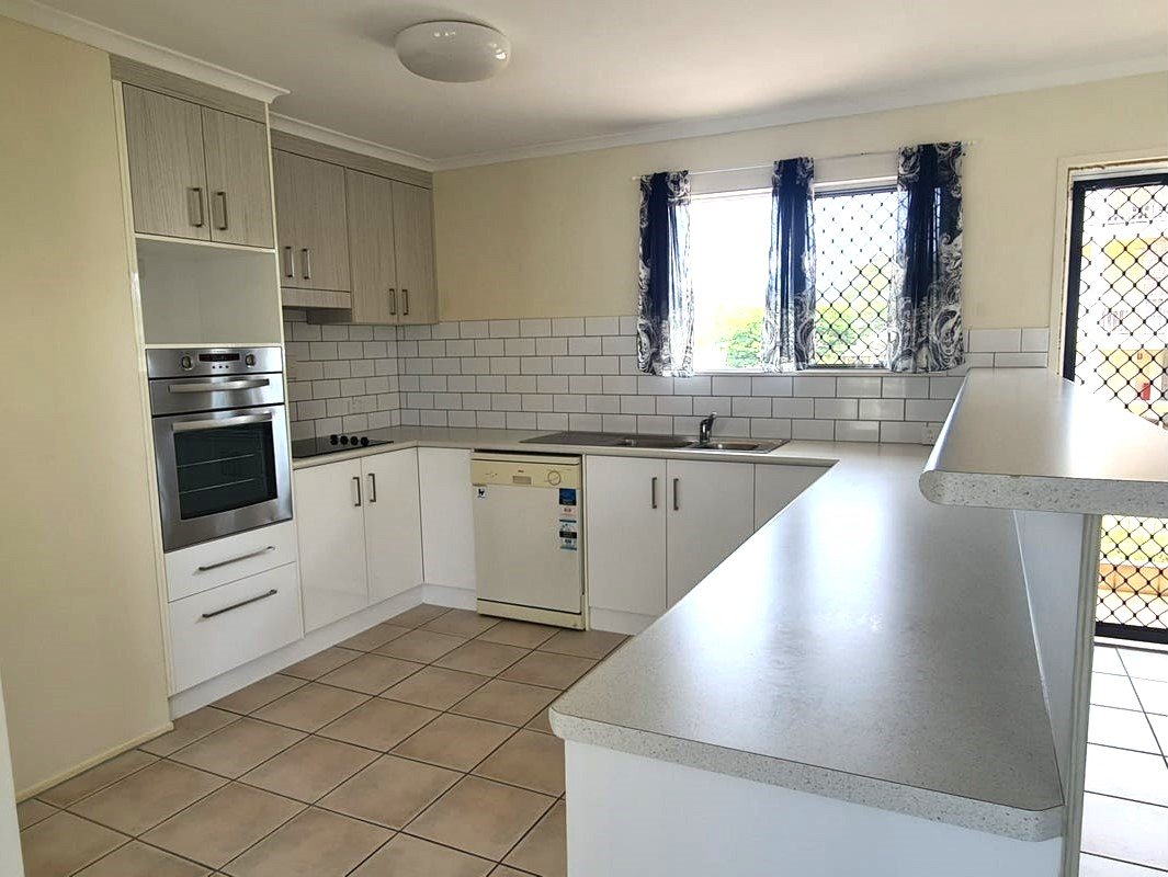 2/4 Pittsbay Crescent BOYNE ISLAND 2