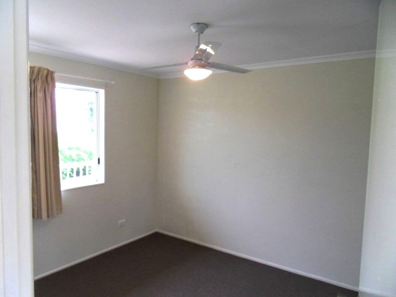 2/4 Pittsbay Crescent BOYNE ISLAND 4