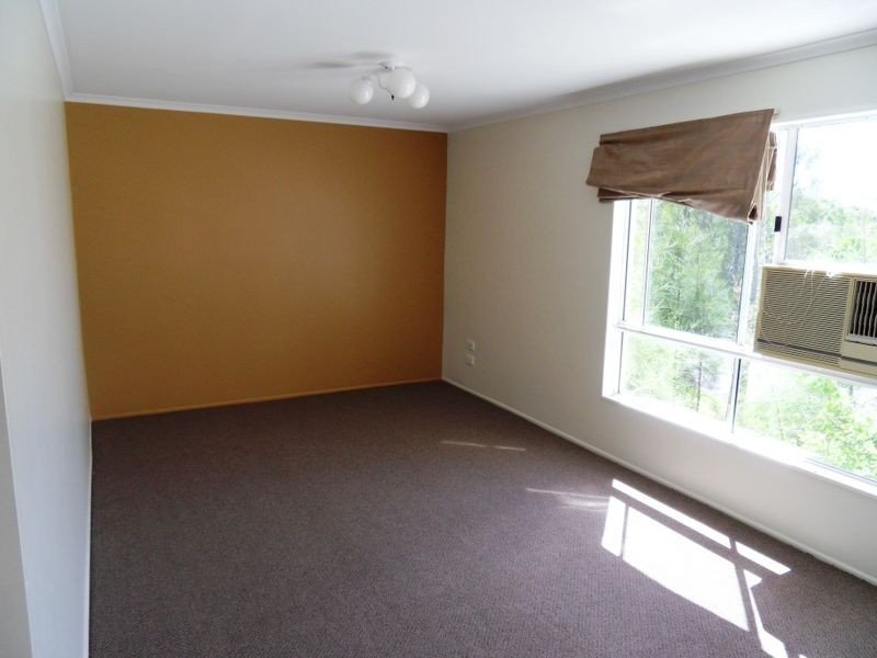 2/4 Pittsbay Crescent BOYNE ISLAND 5