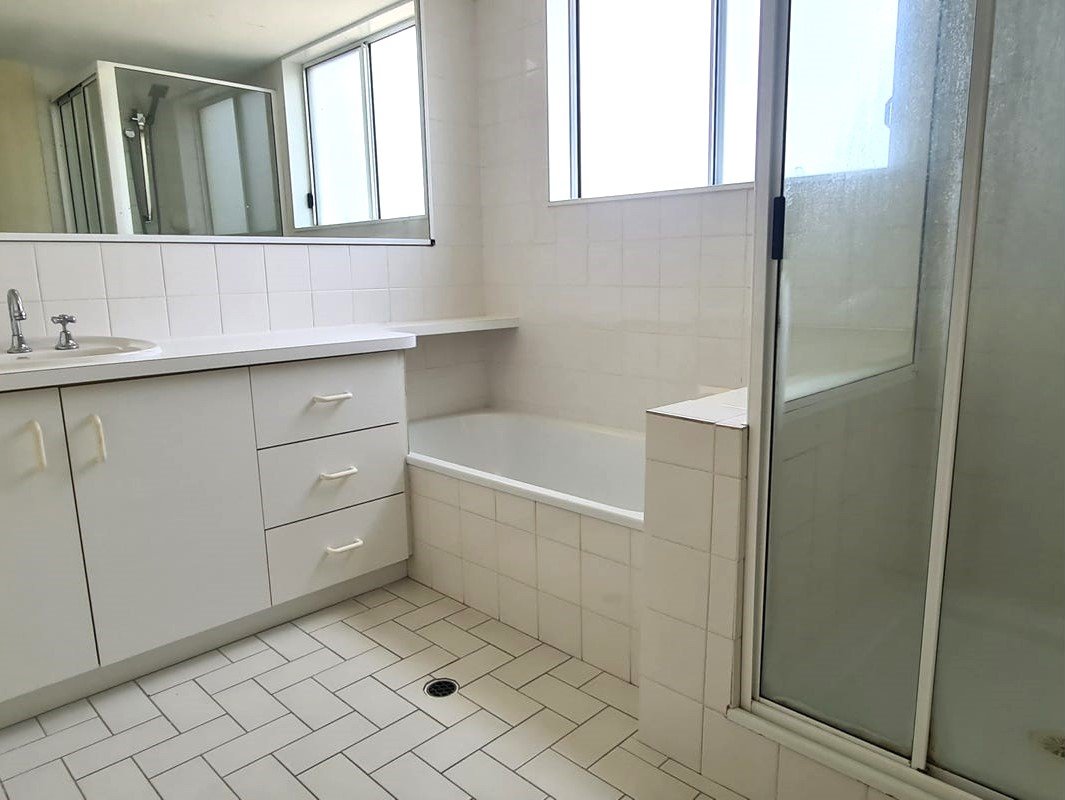 2/4 Pittsbay Crescent BOYNE ISLAND 6