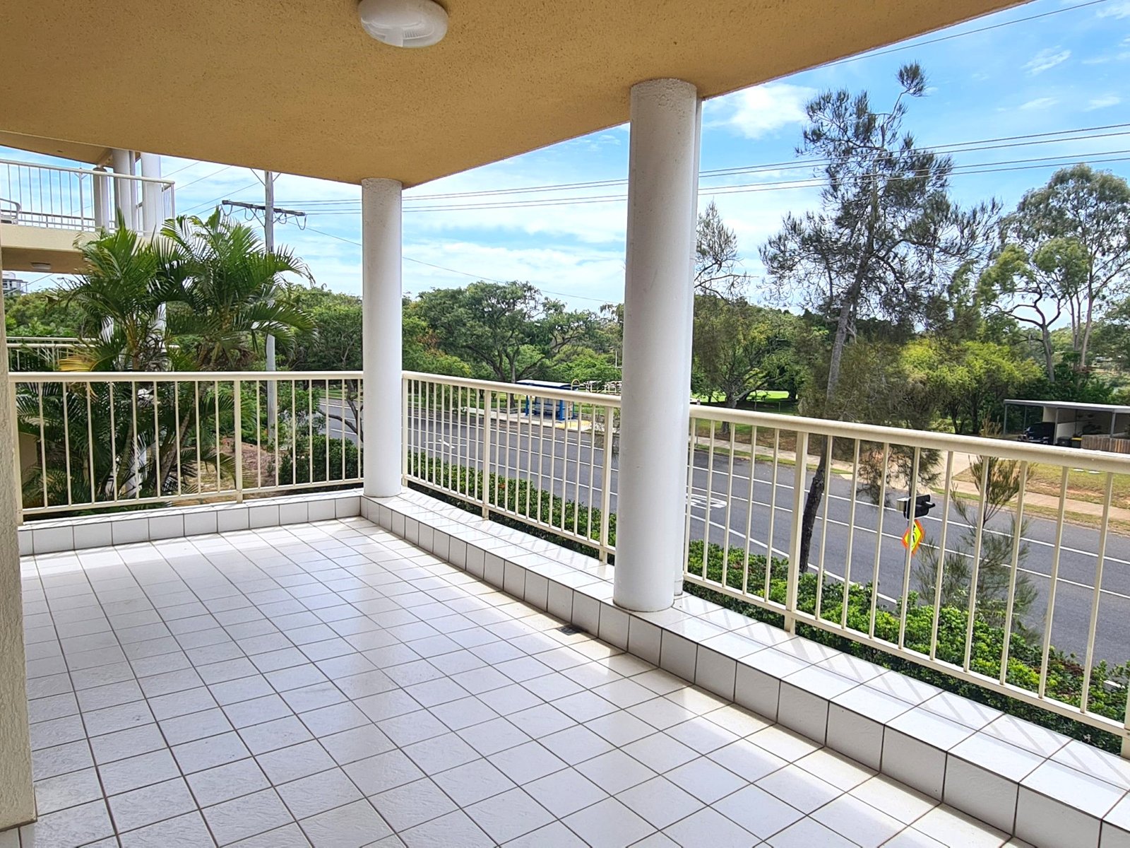 2/4 Pittsbay Crescent BOYNE ISLAND 7