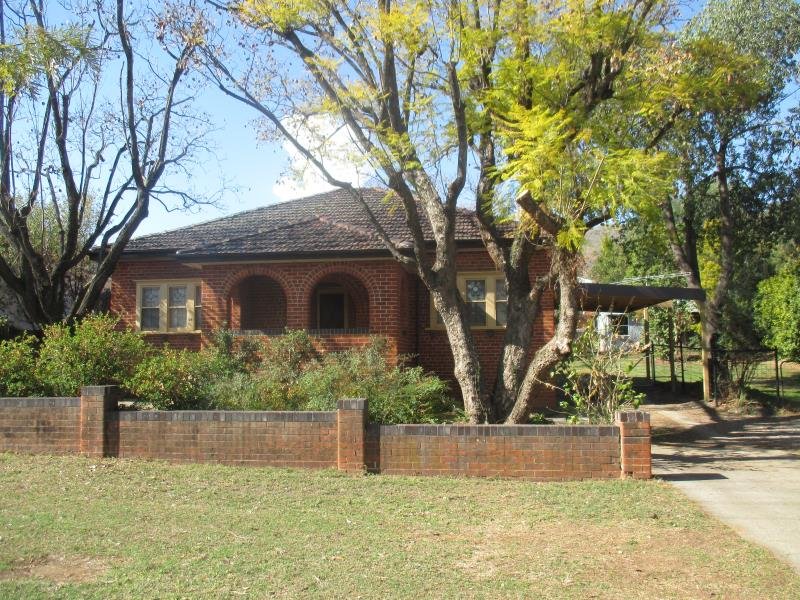 24 Raglan Street TAMWORTH 1