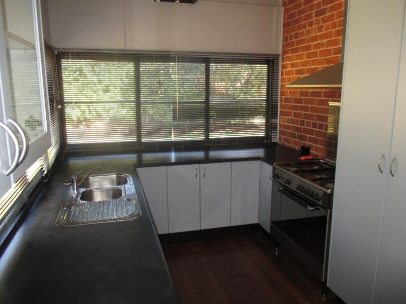 24 Raglan Street TAMWORTH 2