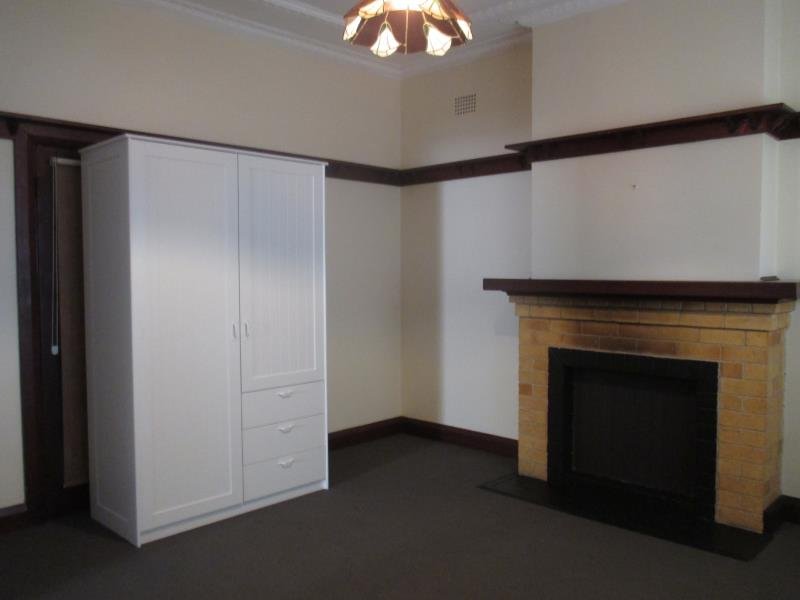 24 Raglan Street TAMWORTH 4