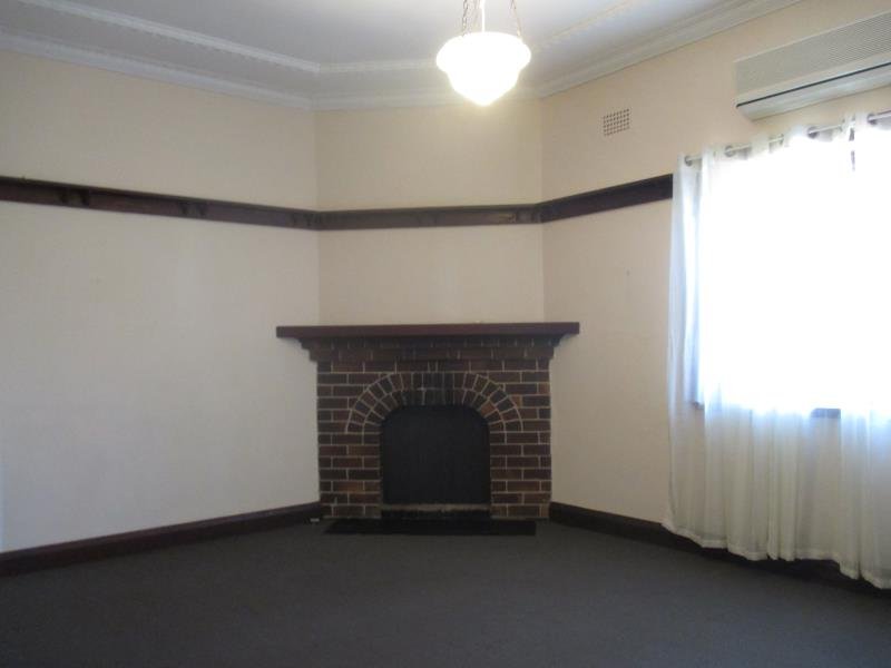 24 Raglan Street TAMWORTH 7