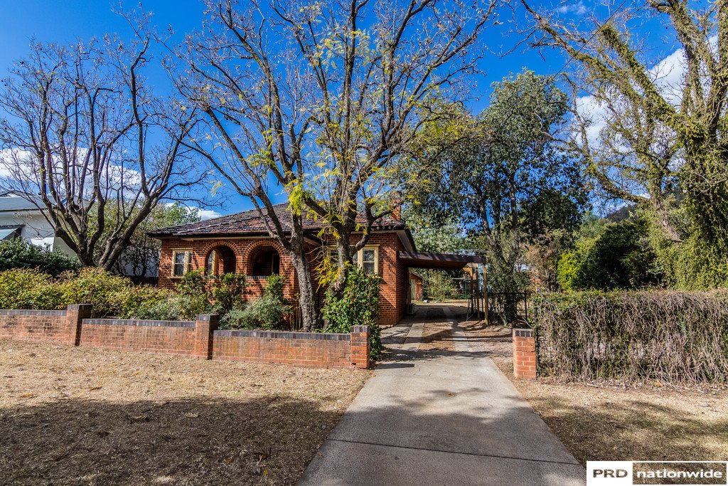 24 Raglan Street TAMWORTH 3