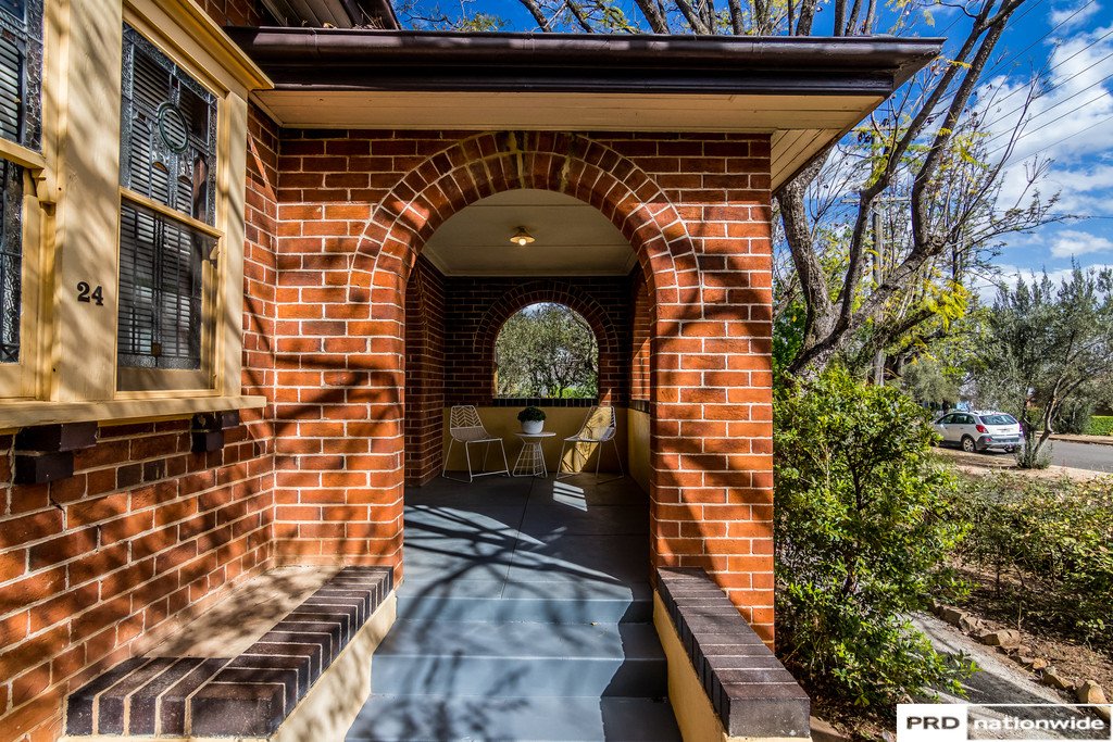 24 Raglan Street TAMWORTH 4