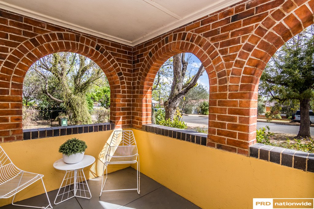 24 Raglan Street TAMWORTH 5