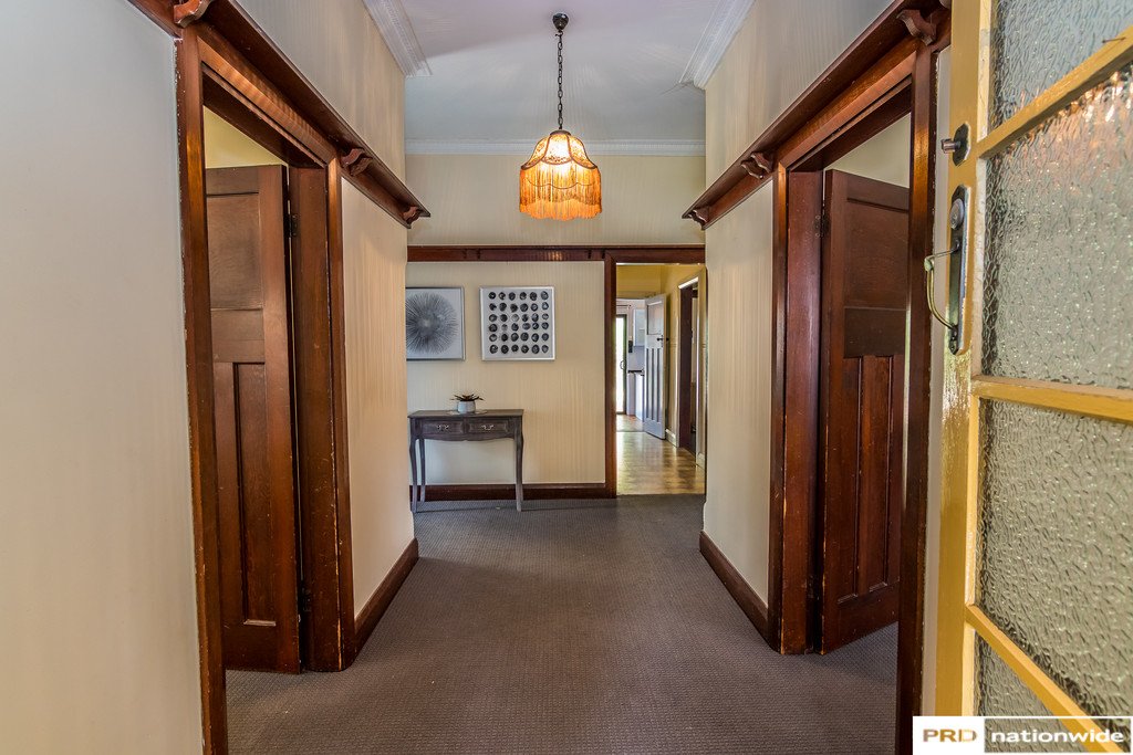 24 Raglan Street TAMWORTH 6