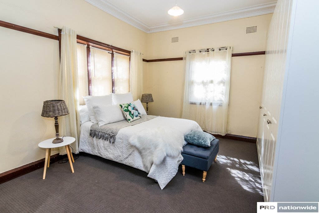 24 Raglan Street TAMWORTH 7