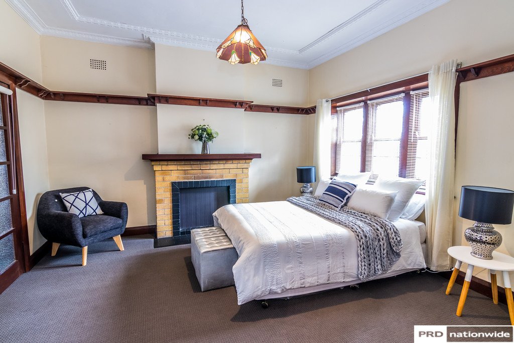 24 Raglan Street TAMWORTH 8