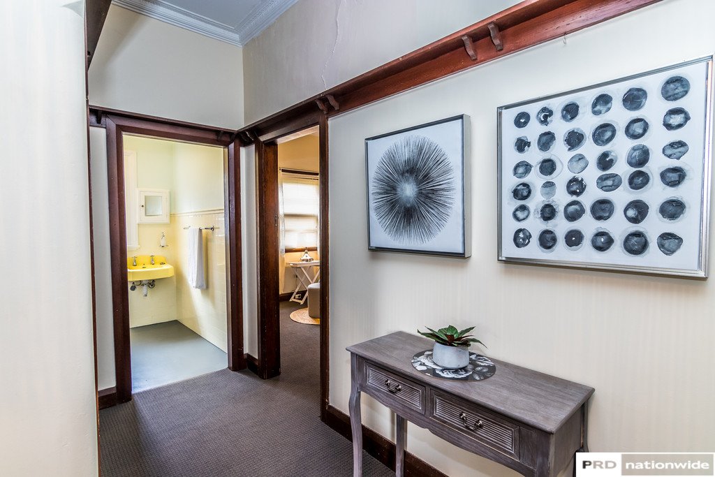 24 Raglan Street TAMWORTH 9