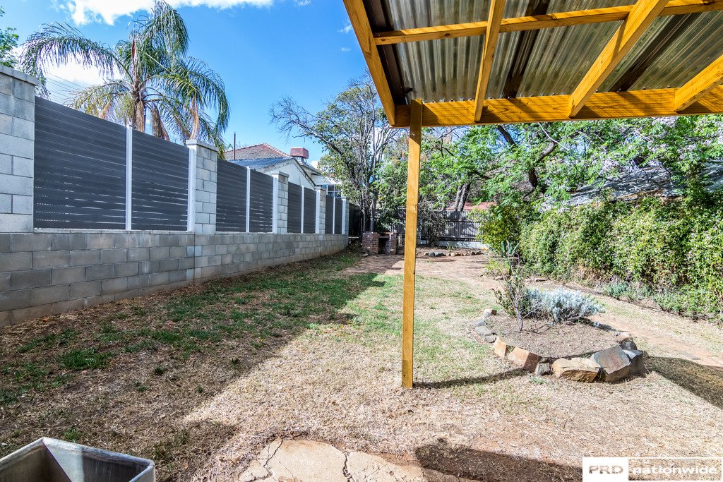 24 Raglan Street TAMWORTH 21