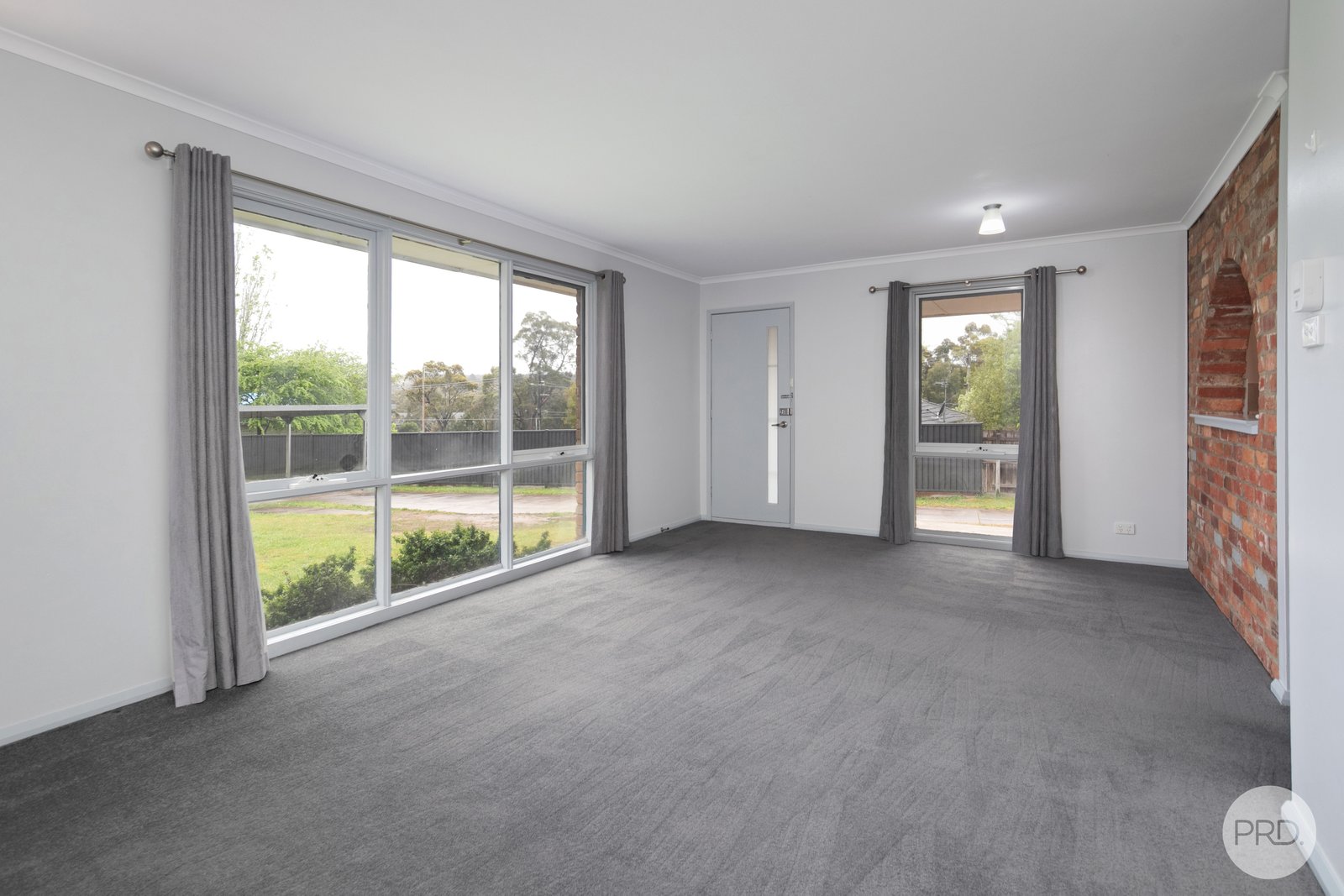 2/4 Rathkeale Avenue MOUNT HELEN 3