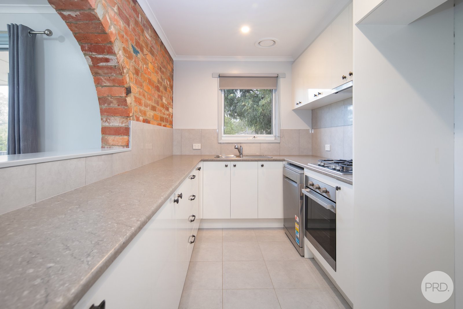 2/4 Rathkeale Avenue MOUNT HELEN 4