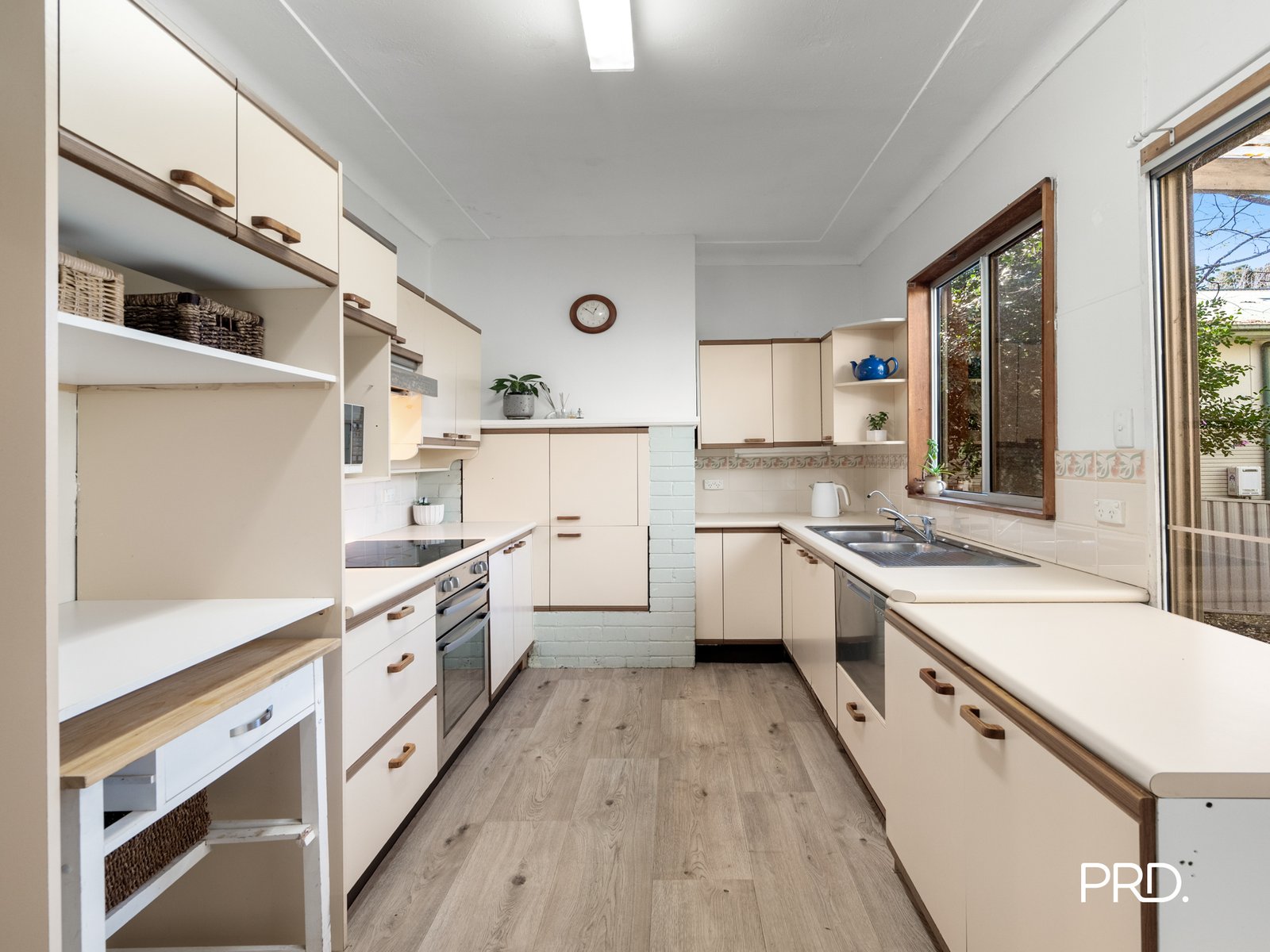 24 Raymond Road SPRINGWOOD 4