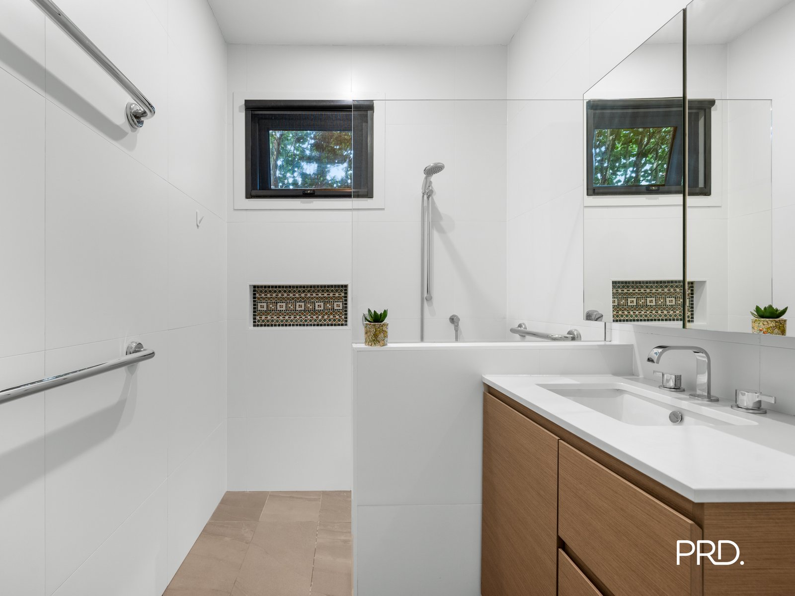 24 Raymond Road SPRINGWOOD 8