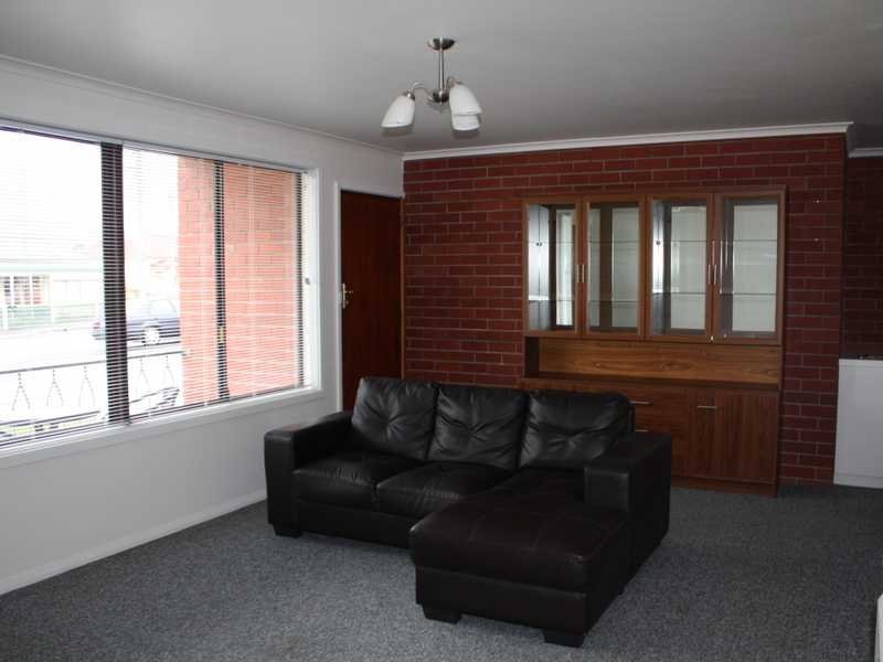 2/4 Riverway Road MONTROSE 3