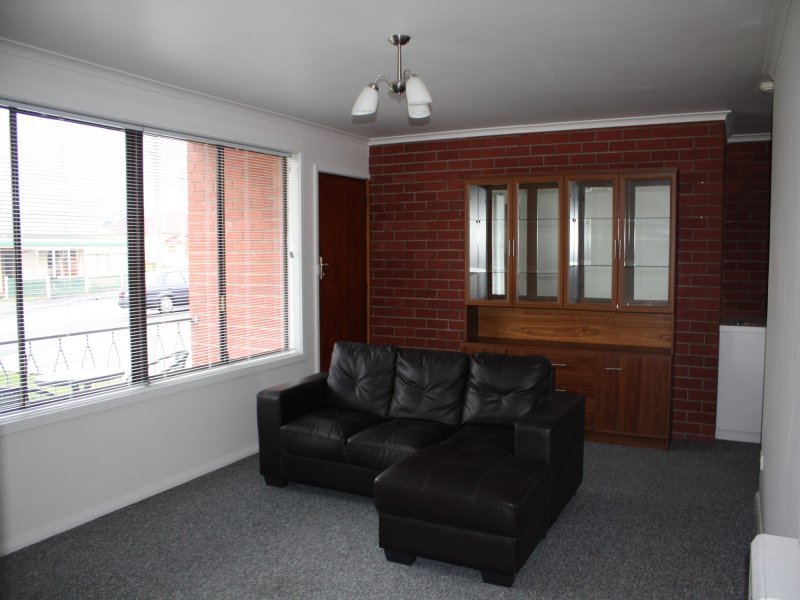 2/4 Riverway Road MONTROSE 3