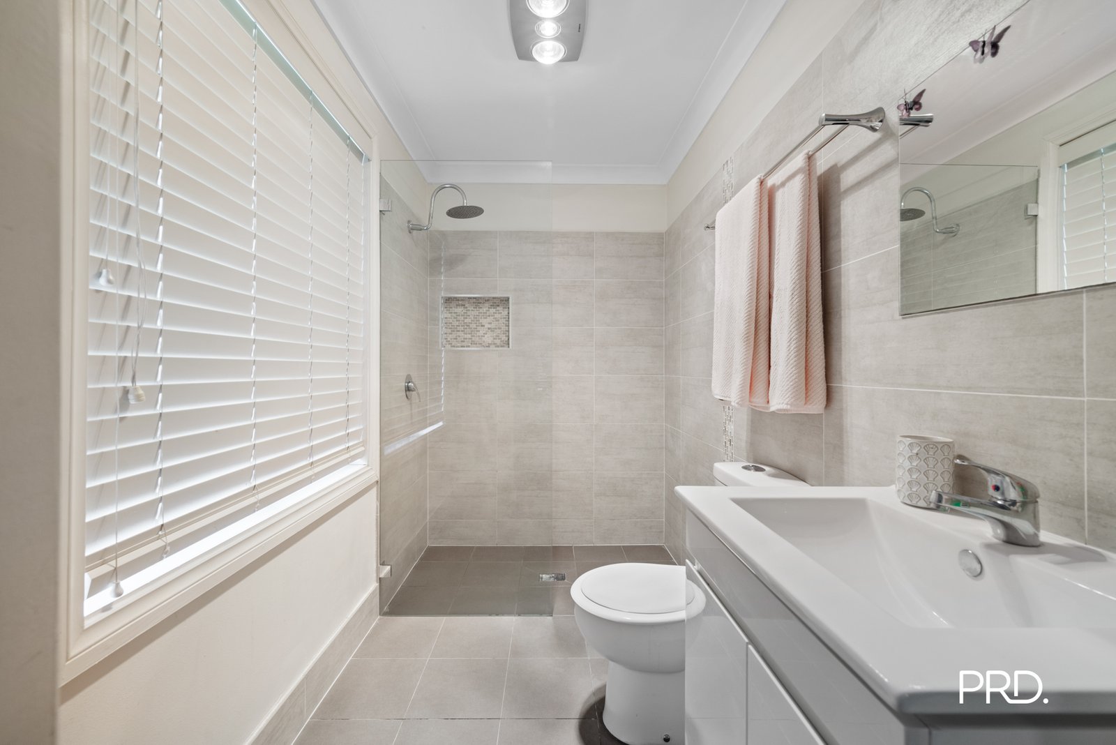 24 Rochford Street ST CLAIR 8