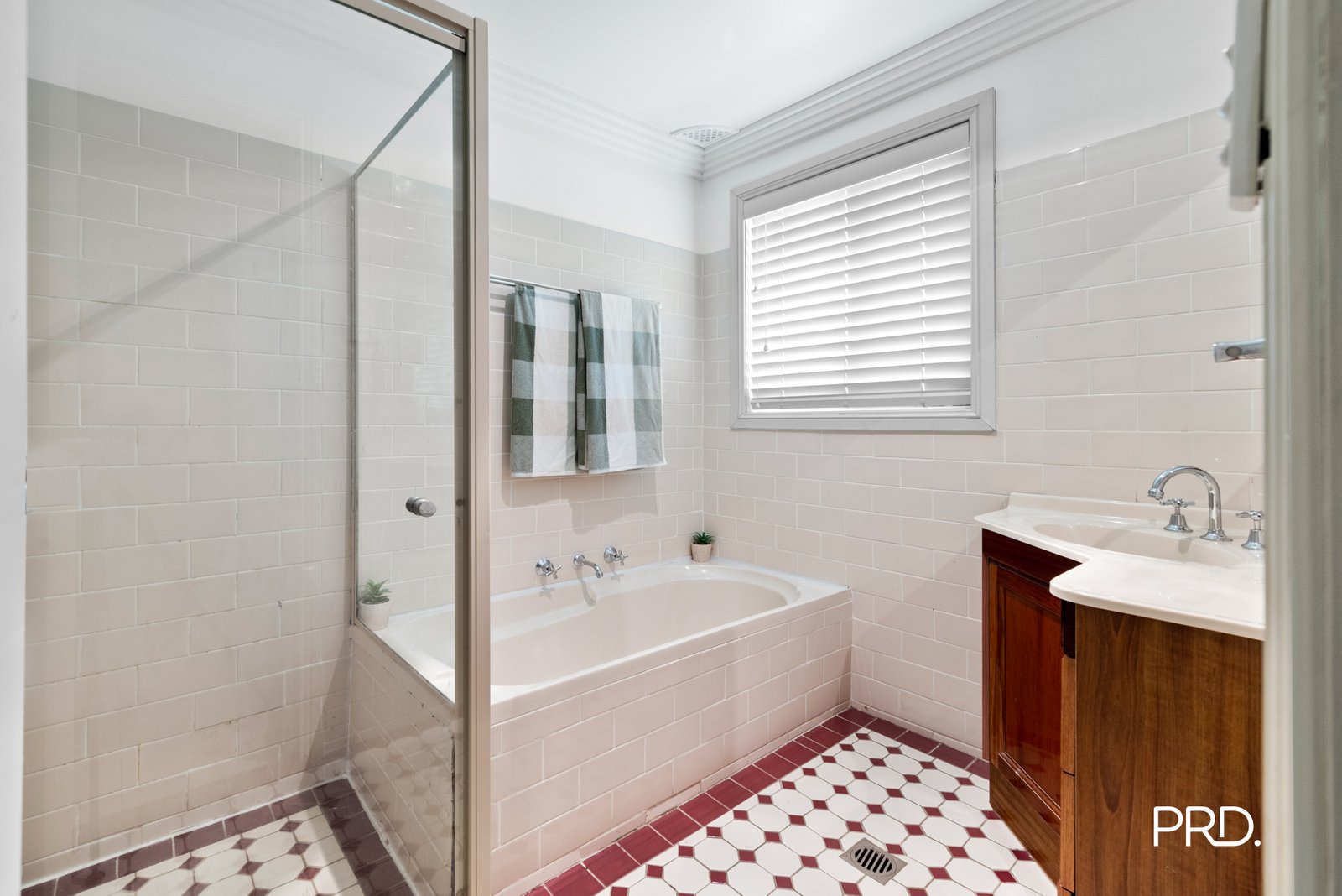 24 Rochford Street ST CLAIR 11