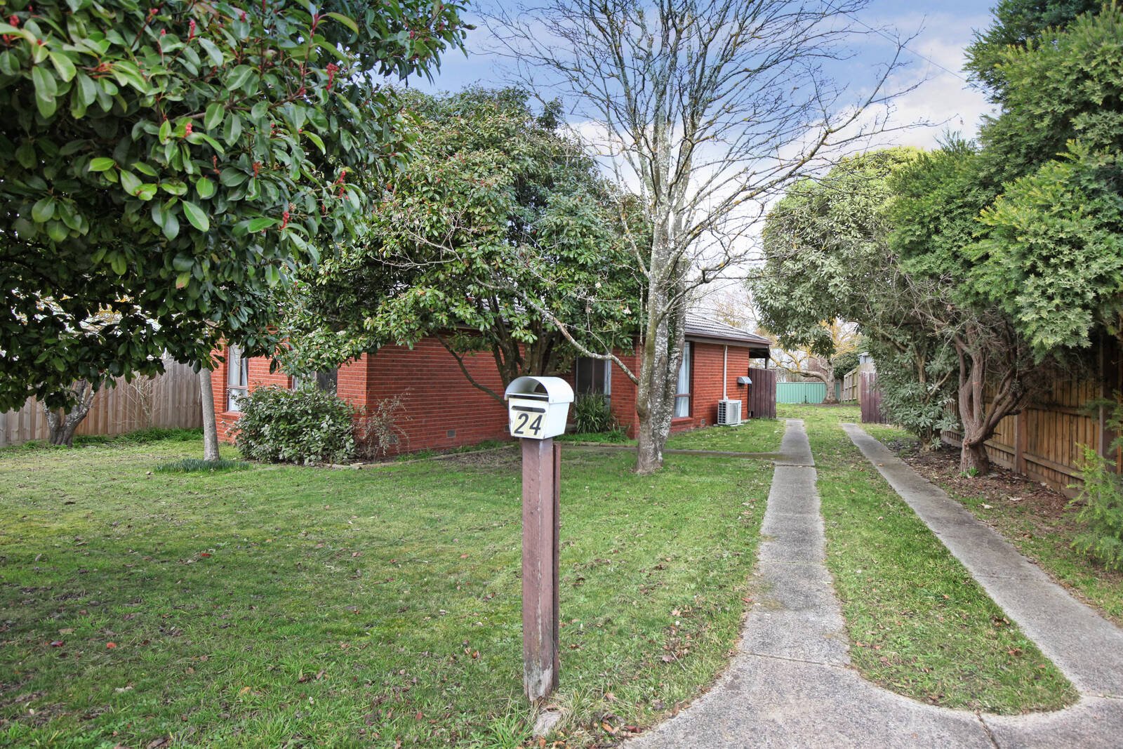Real Estate and Property in 24 Rodney Drive, Woodend, VIC