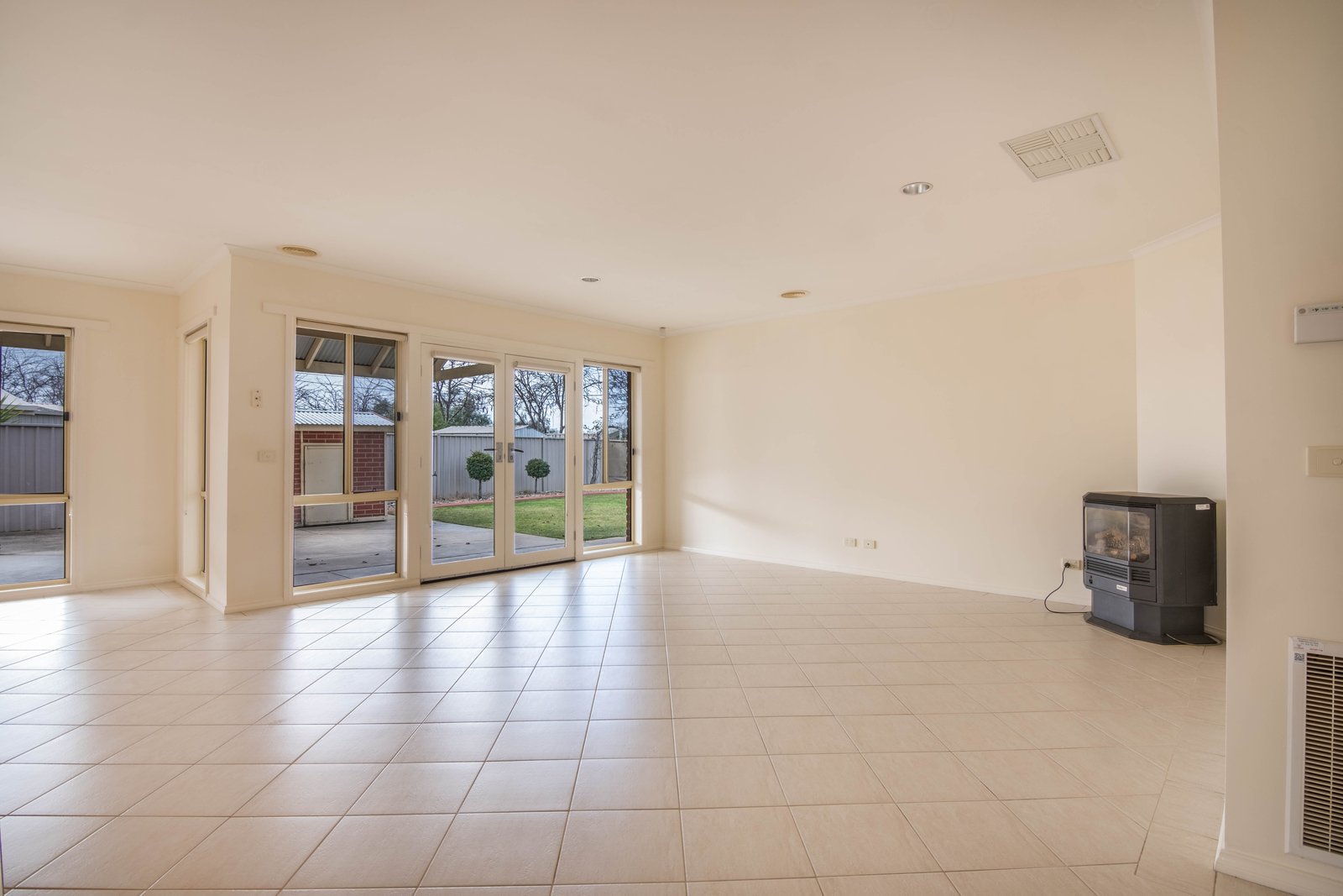 24 Romney Crescent SHEPPARTON 10