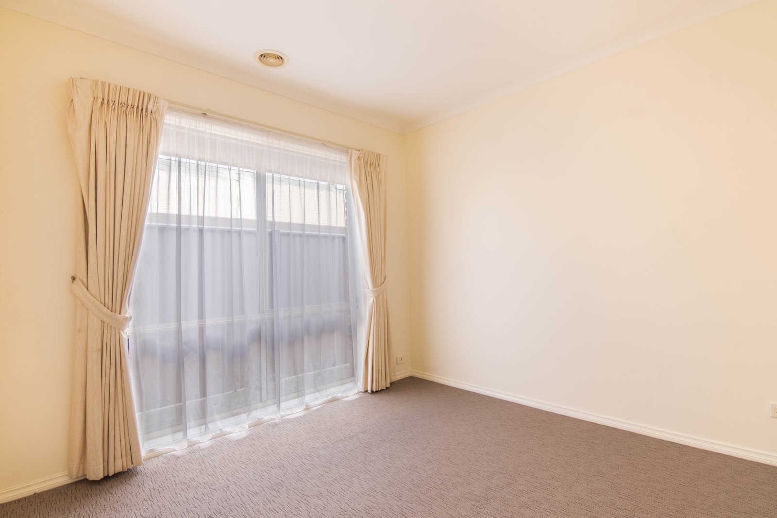 24 Romney Crescent SHEPPARTON 11